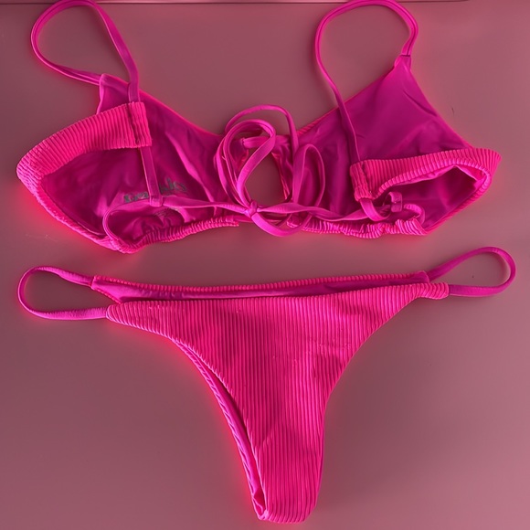 Neon Frankie’s bikini - Picture 7 of 11